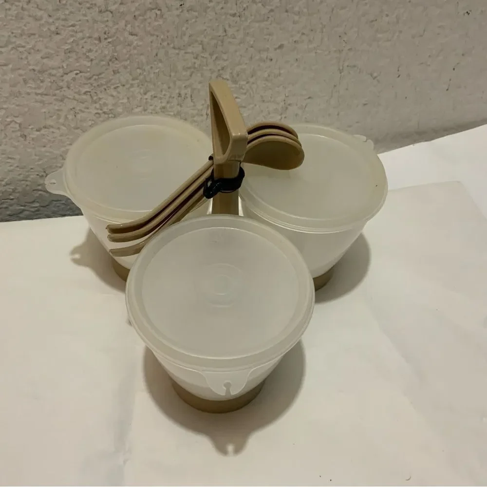 Vintage Tupperware relish/appetizer serving condiment caddy. 3 spoons included